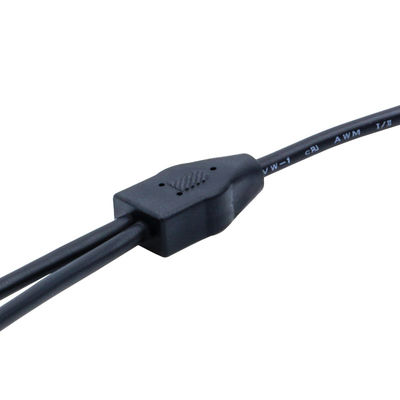 Konektor tipe Y tipe hitam IP67 Waterproof 8A Current Rating untuk aplikasi 250V